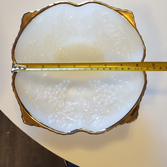 Anchor Hocking Grape Leaves Milk Glass Low Pedestel Bowl & Gold Trim - Picture 5 of 8